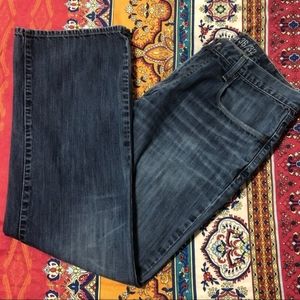 DANIEL CREMIEUX DISTRESSED JEANS. 36x30 STRAIGHT W/TAPER AT BOTTOM. IN EUC!!!